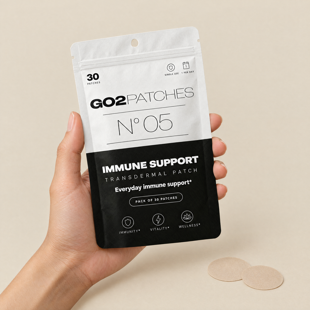 Hand holding the GO2PATCHES N° 05 Immune Support pouch