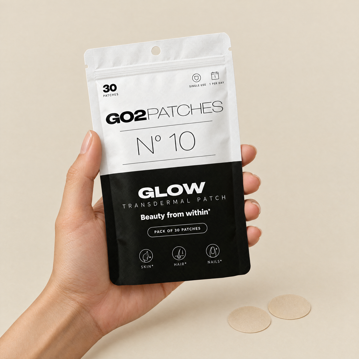 Hand holding the GO2PATCHES N° 10 Glow pouch